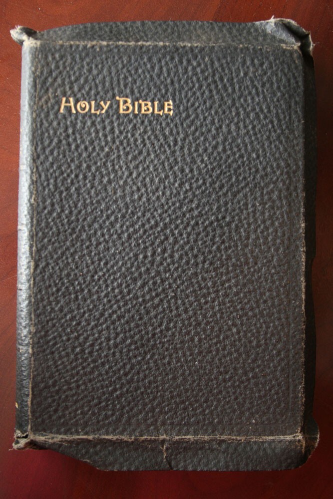 Vintage HOLY BIBLE Self-Pronouncing Thomas Nelson & Sons 6″ x 9″