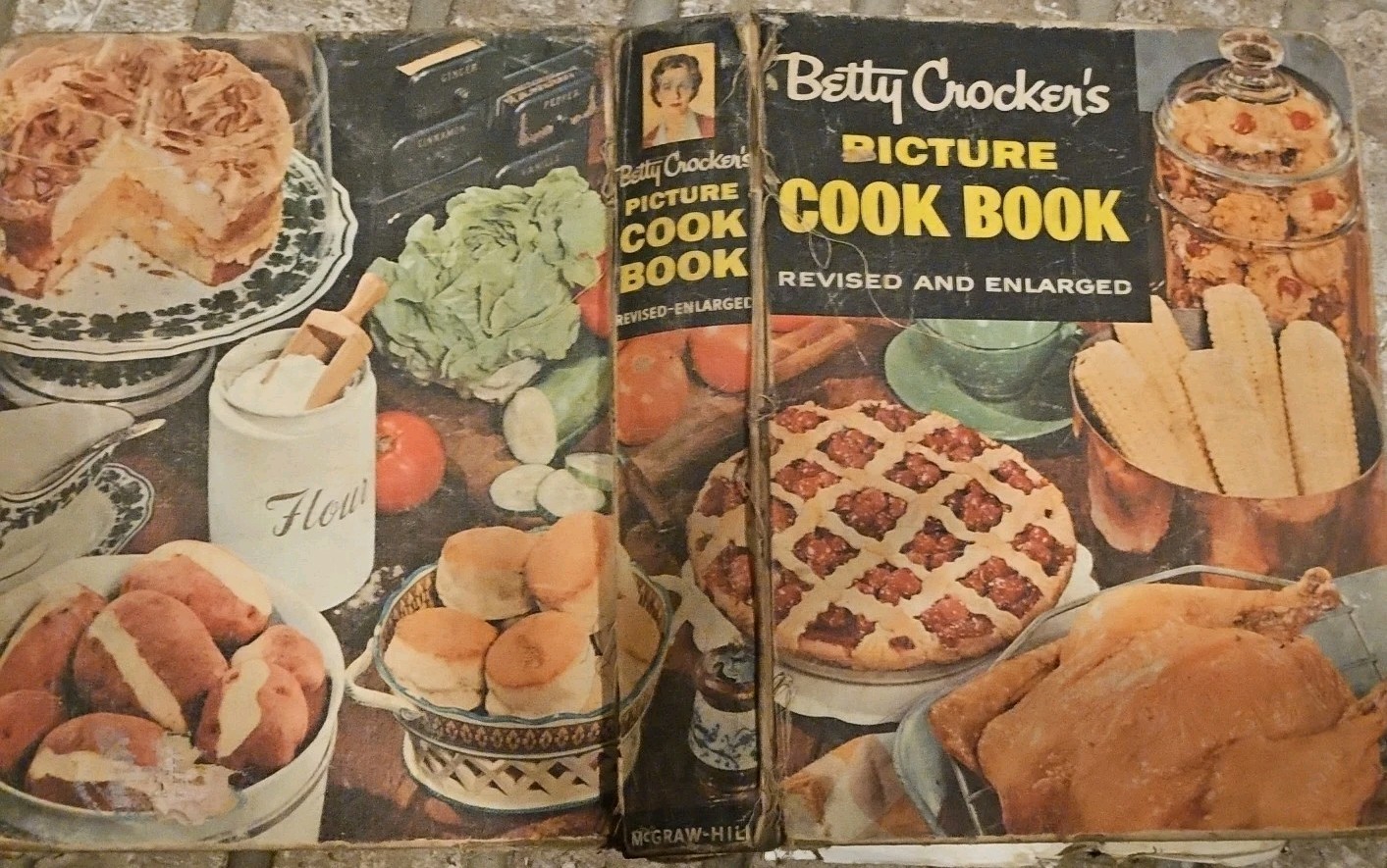 Vintage 1956 Betty Crocker’s Picture Cook Book Revised & Enlarged 5 Ring Binder