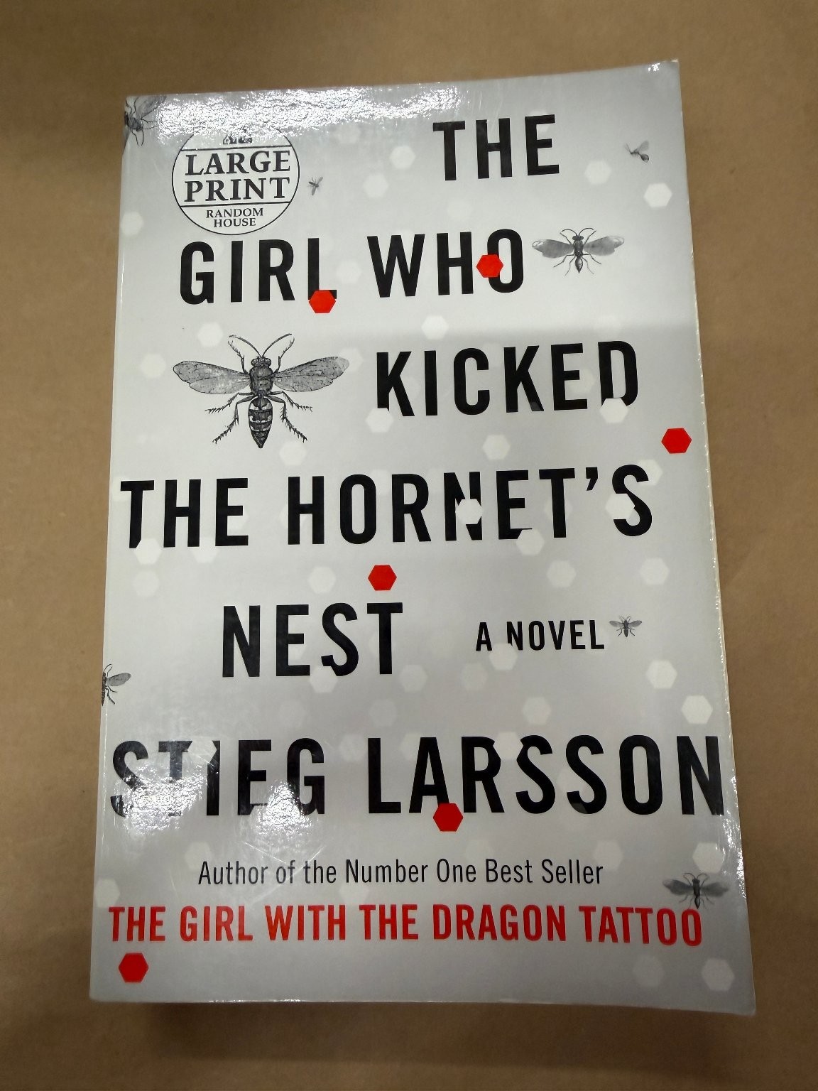 The Girl Who Kicked the Hornet’s Nest Stieg Larsson 2010 Large Print Novel