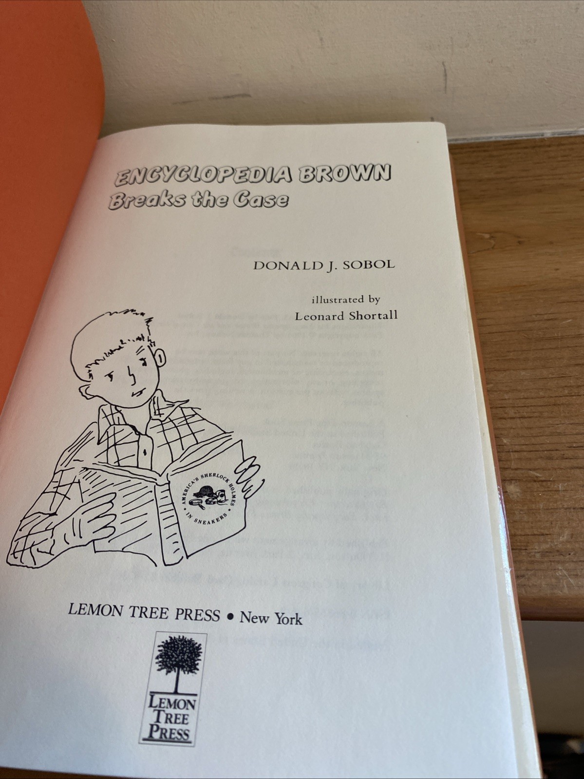 HC Encyclopedia Brown Breaks The Case Book Donald Sobol 1982 HCDJ 30 Cases