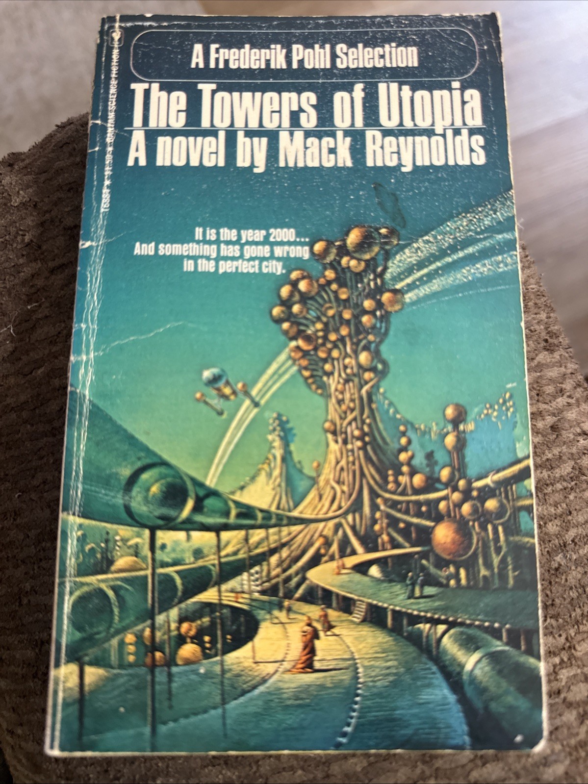 The Towers of Utopia – Mack Reynolds – 1975 – Bantam Paperback – 1st Bantam