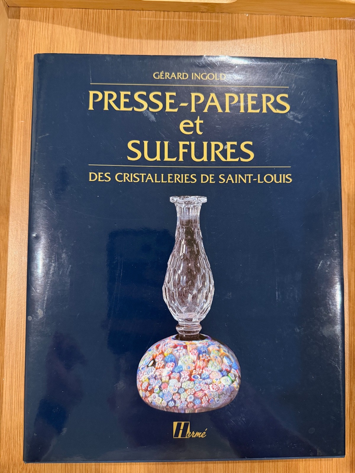 Gerard Ingold Presse Papiers et Sulfures Des Cristalleries de Saint Louis Book