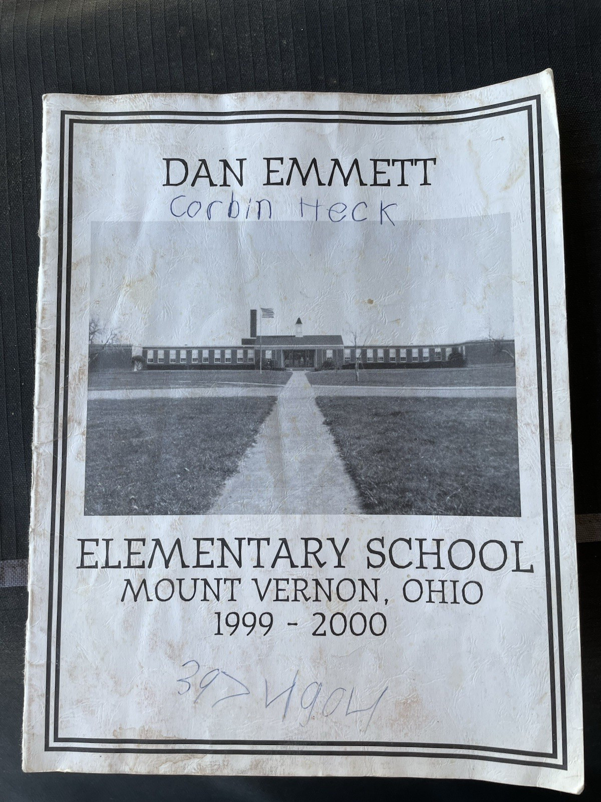 Vintage 1999-2000 DAN EMMETT Elementary School Yearbook Mount Vernon Ohio Heck