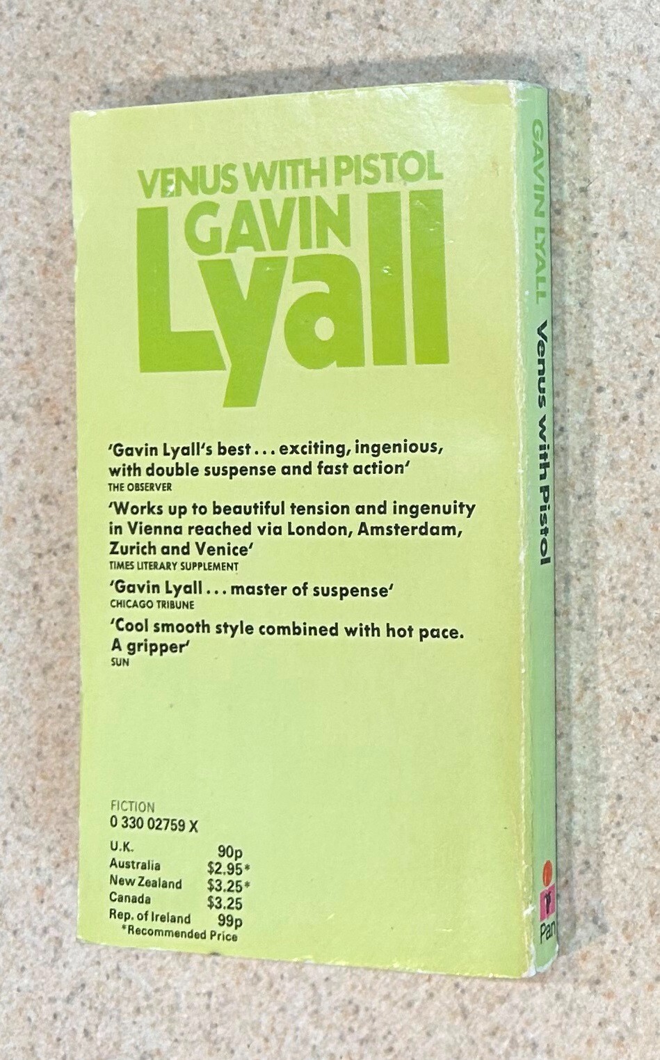 Gavin LYALL — Venus With Pistol (1979 Pan UK) — Vintage Mystery Paperback