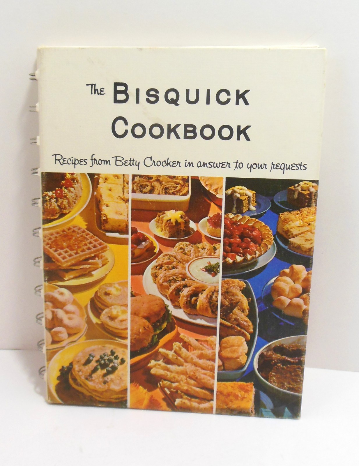 The Bisquick Cookbook 1964 FIRST EDITION Betty Crocker General Mills CLASSIC