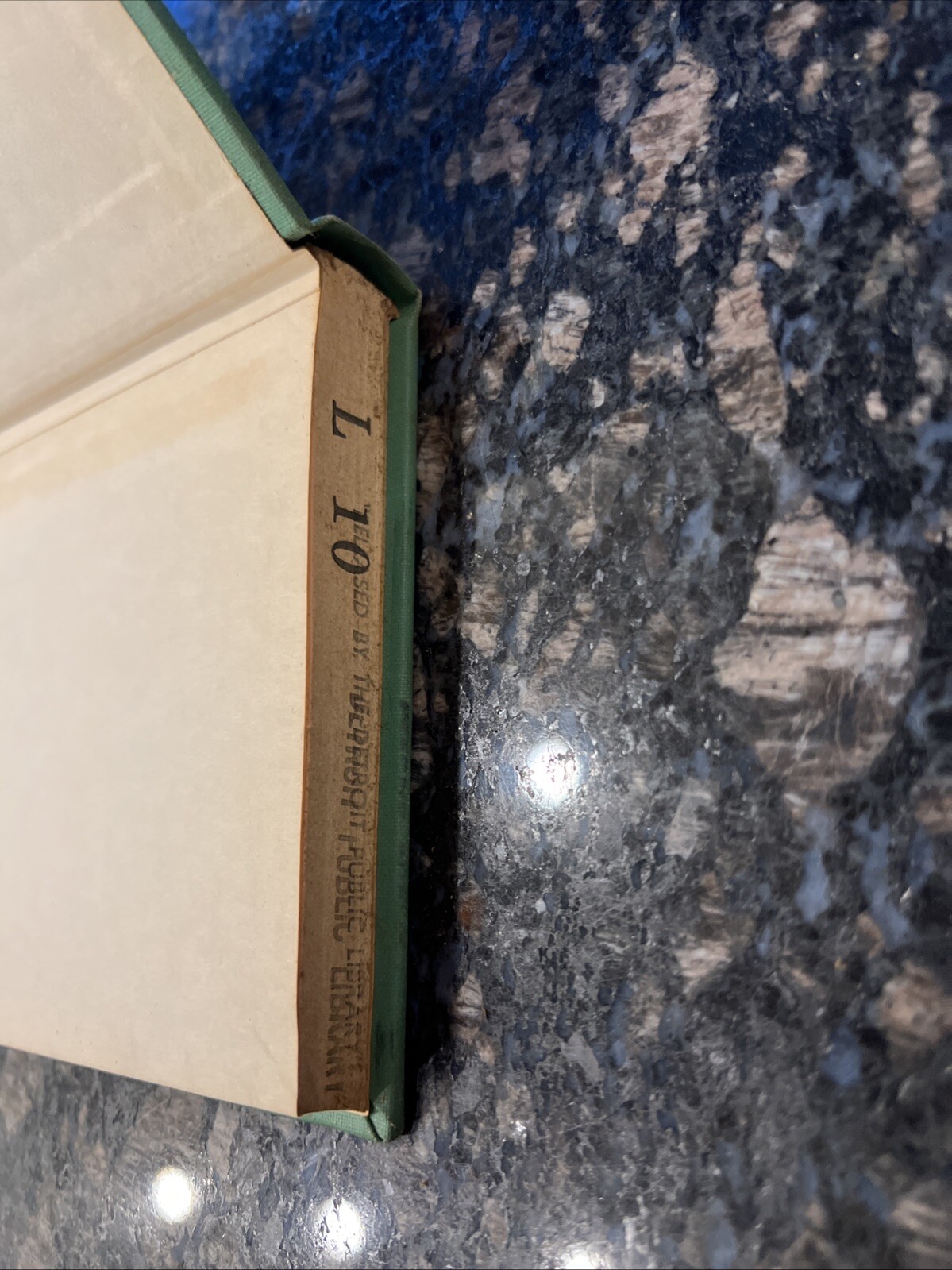Nikola Tesla : Giant Of Electricity by Helen B. Walters Hardback