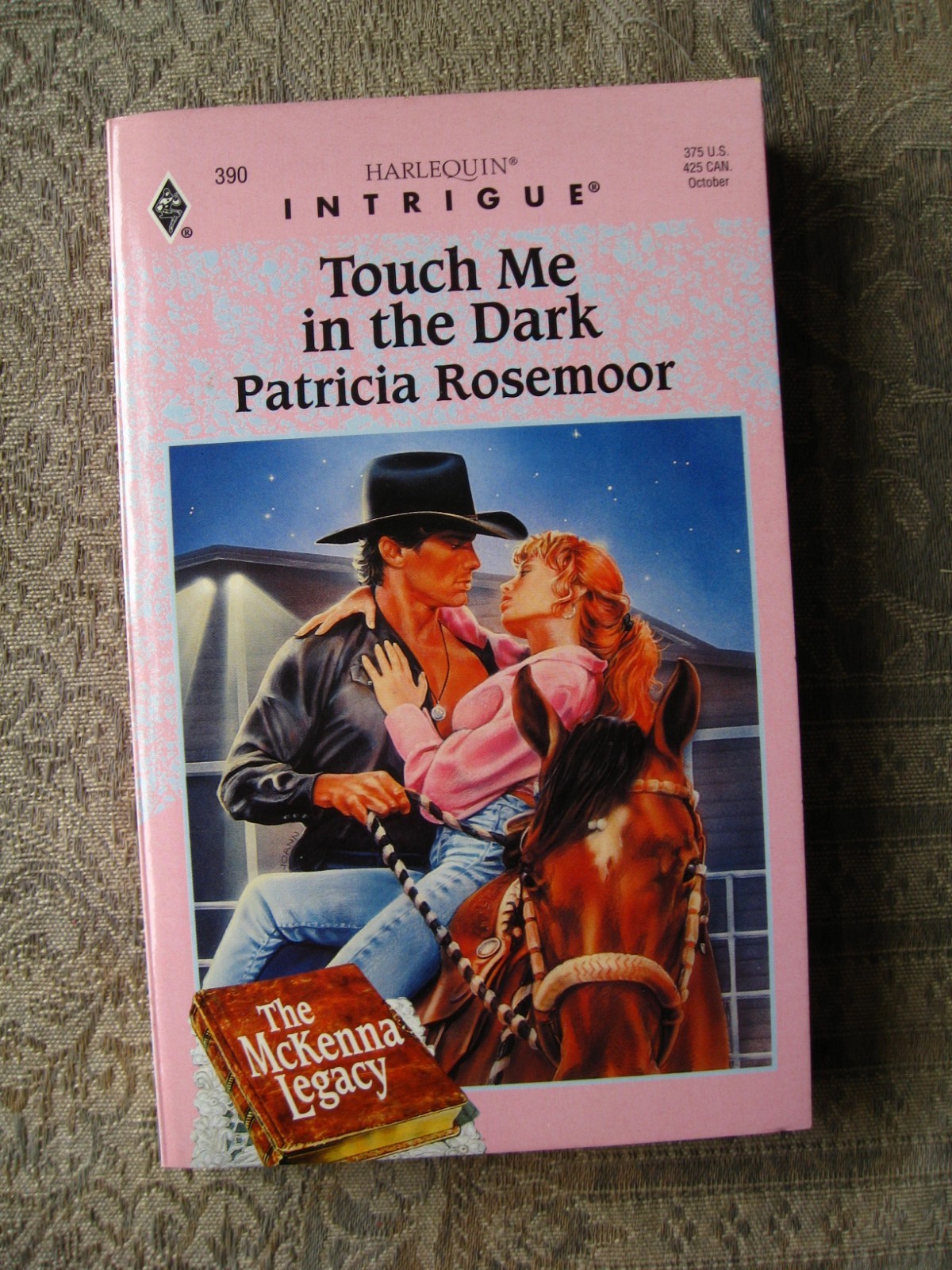 Patricia Rosemoor – Touch Me in the Dark (Harlequin Intrigue #390) – paperback
