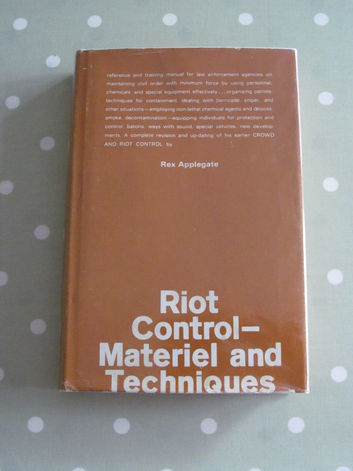 RIOT CONTROL – MATERIEL AND TECHNIQUES REX APPLEGATE STACKPOLE BOOKS HB DJ 1969