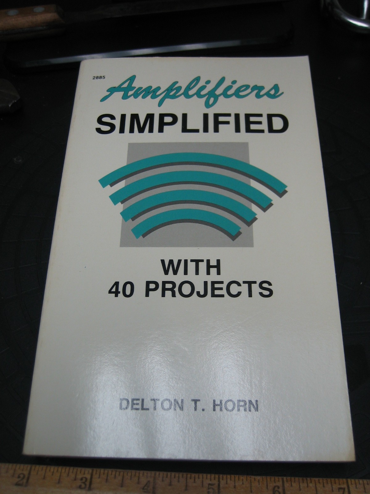 Amplifiers SIMPLIFIED with 40 PROJECTS by Delton T. Horn First Edition Circuits