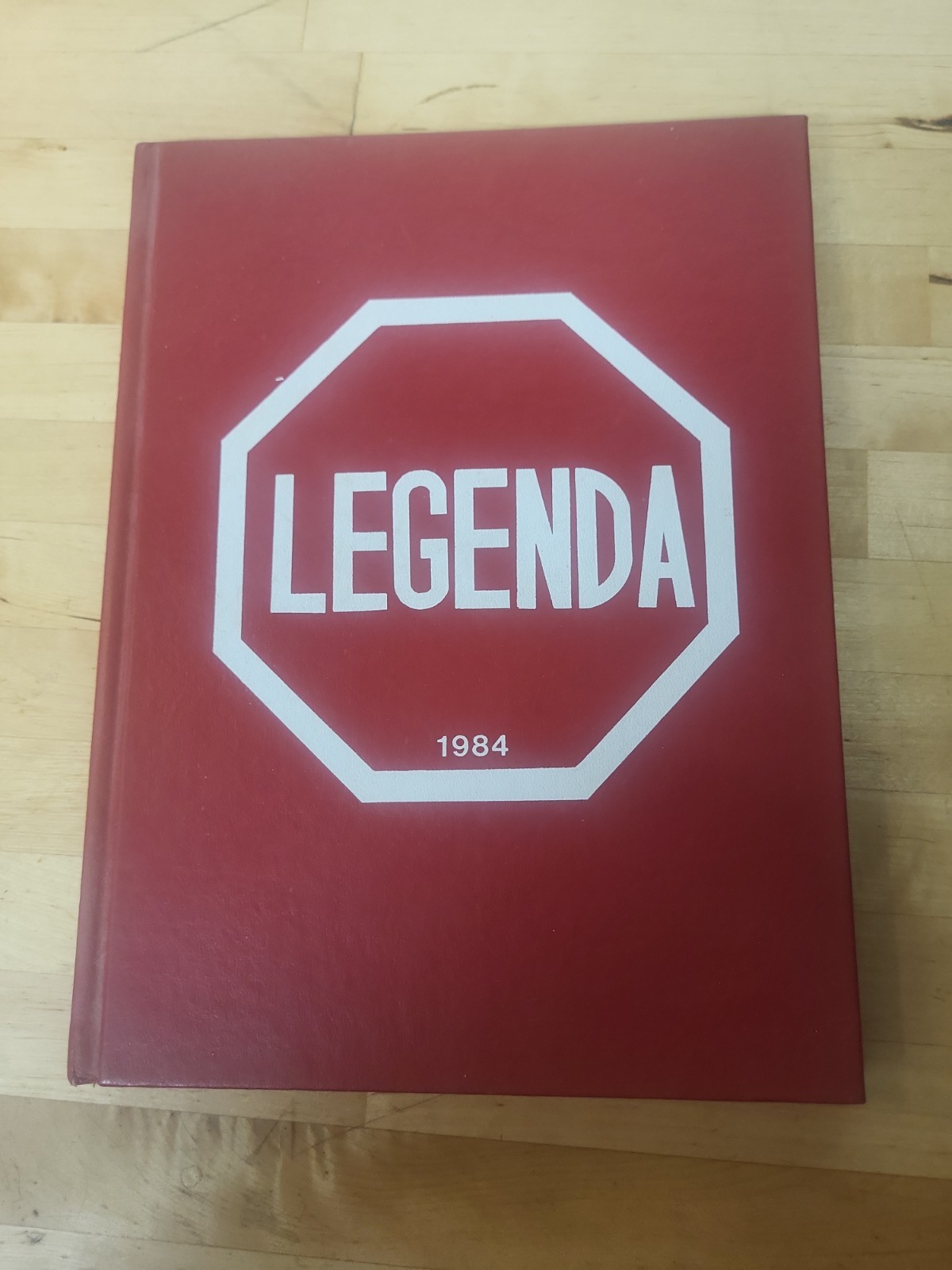 1984 Legenda, Williams School, New London, Connecticut Yearbook ORIGINAL