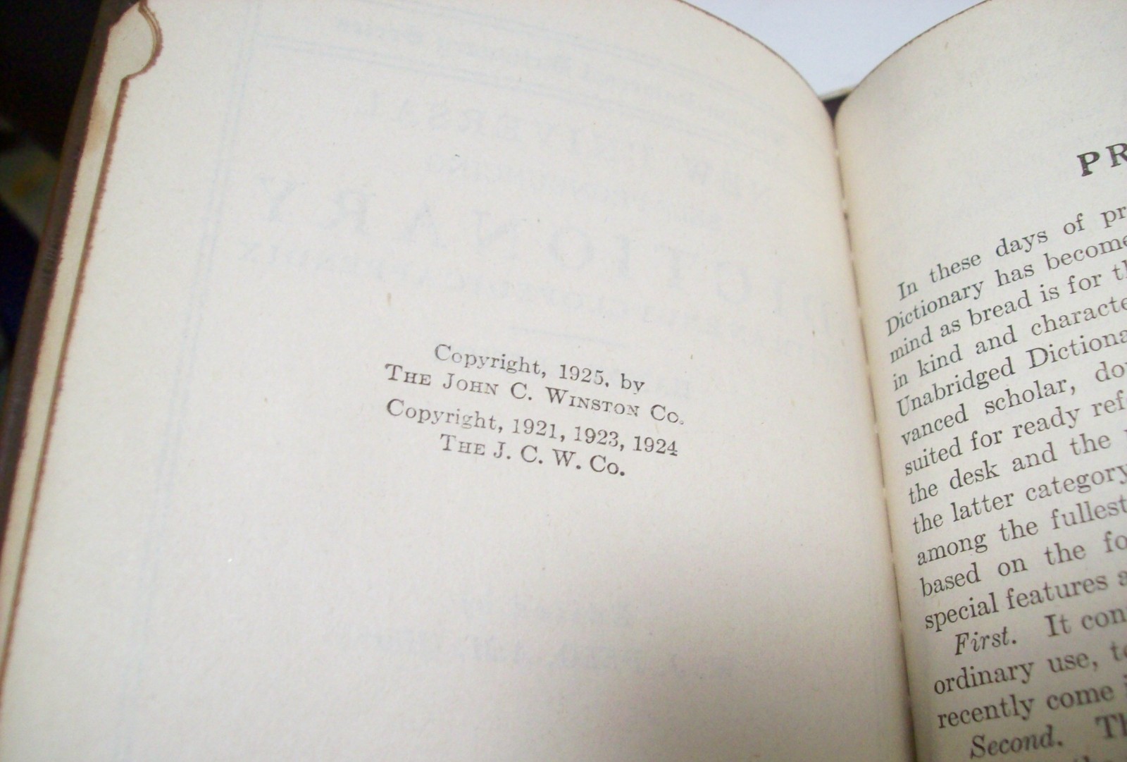 1925 THE NEW UNIVERSAL DICTIONARY JOHN C. WINSTON COMPANY LEATHER BOUND