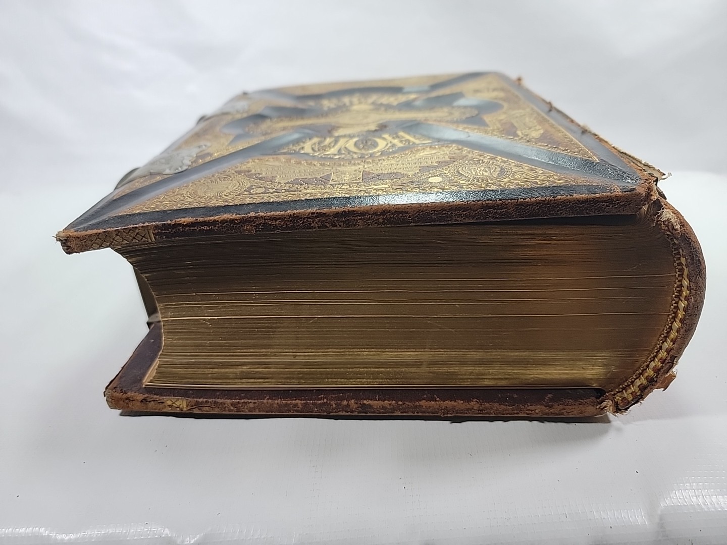 1920’s Pronouncing Parallel Red Letter Bible Leather Bound w/ Clasps (SEE PICS)