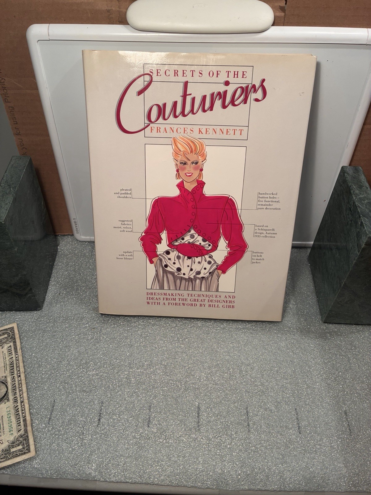 Secrets of the Couturiers: Dressmaking Techniques and Ideas from… (1st THUS)
