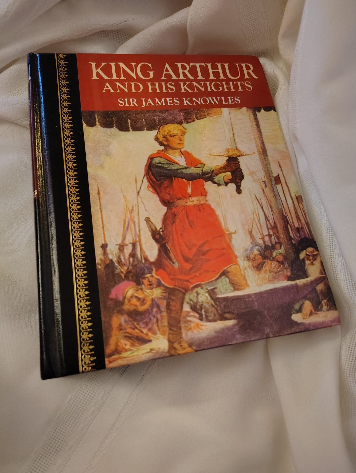 Lot of 3 Children’s Classics Wind Willows King Arthur Andersen’s Fairy 1980s