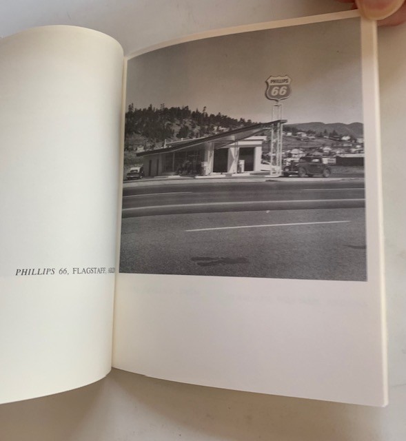 TWENTYSIX GASOLINE STATIONS – 3RD. PRINTING BY EDWARD RUSCHA – ‚AS‘ NEW COPY