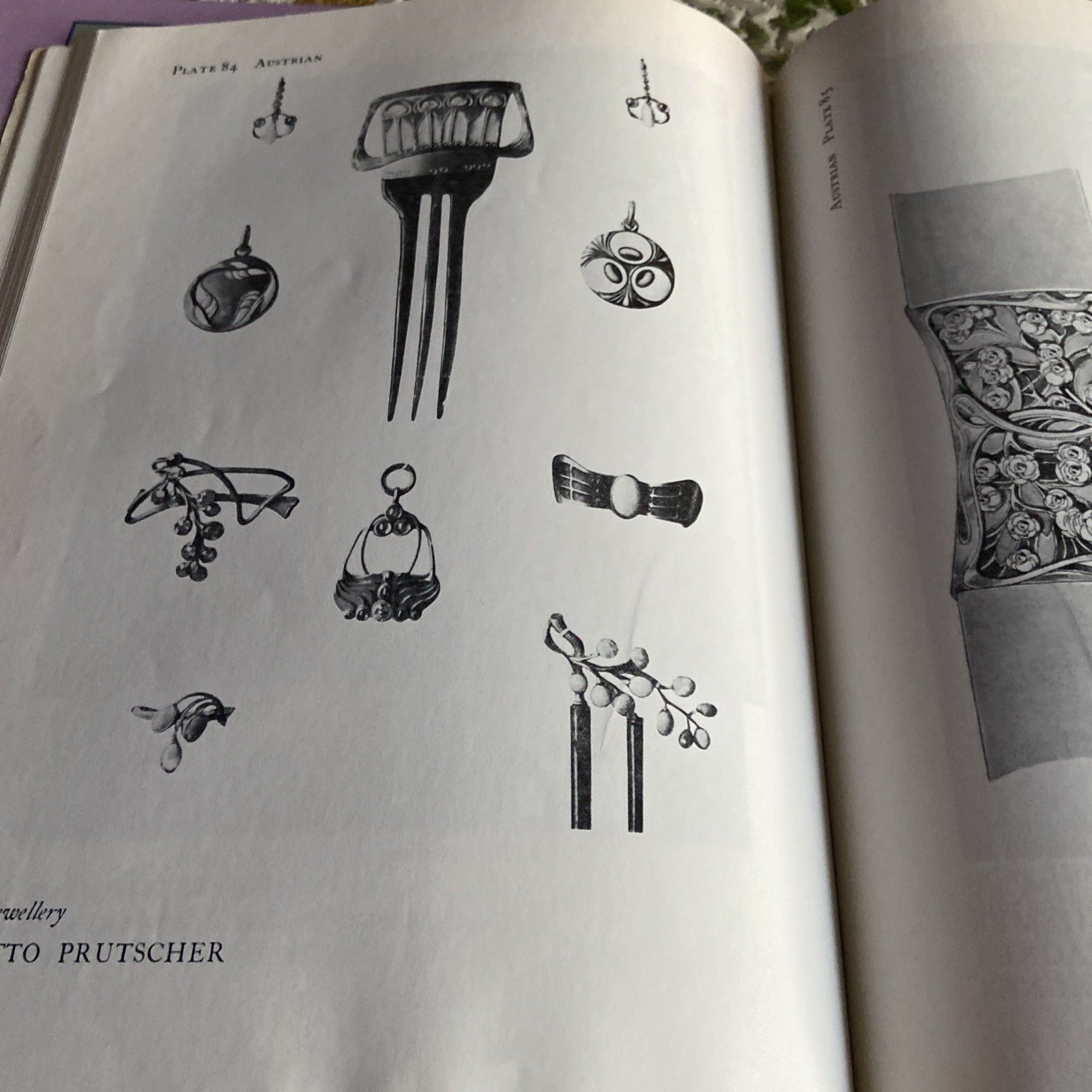 Lot Of 2 Books 50 Years Of Collectible Fashion Jewelry/art Nouveau Jewelry & Fan