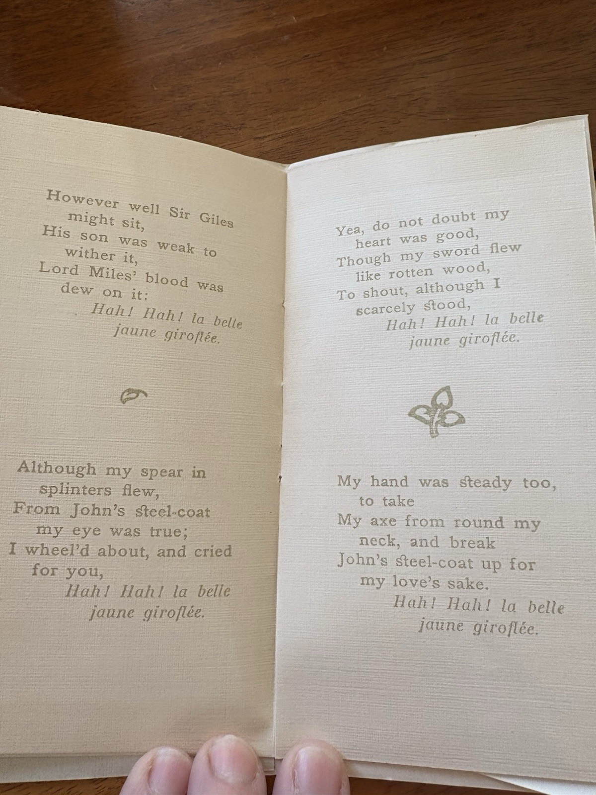 Rare Featherweights “The Gillyflower Of Gold” William Morris Booklet Hodder