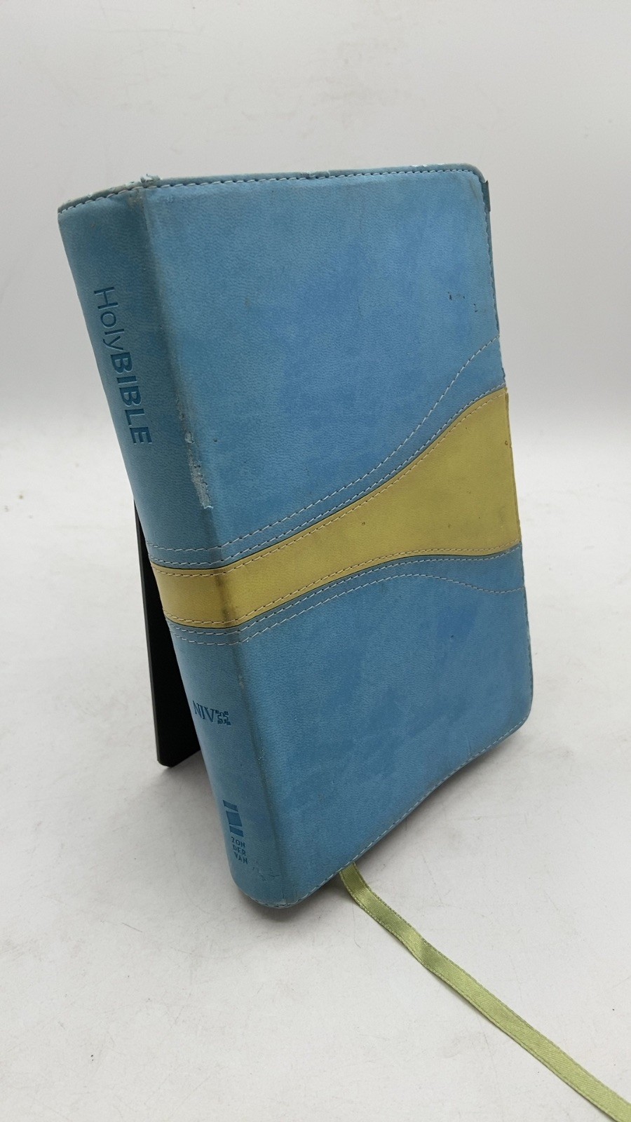 Holy Bible: New International Version NIV Gift and Award Bible, Revised 2001