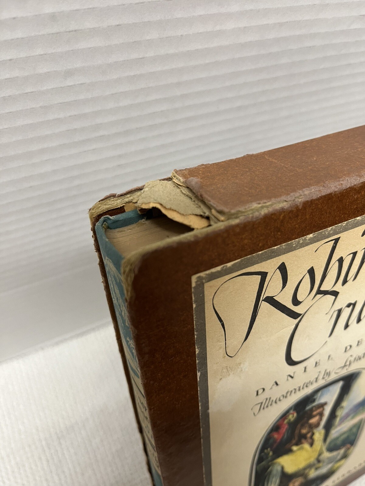 Robinson Crusoe (Illustrated Junior Library) – Hardcover – Box – Vintage 1946