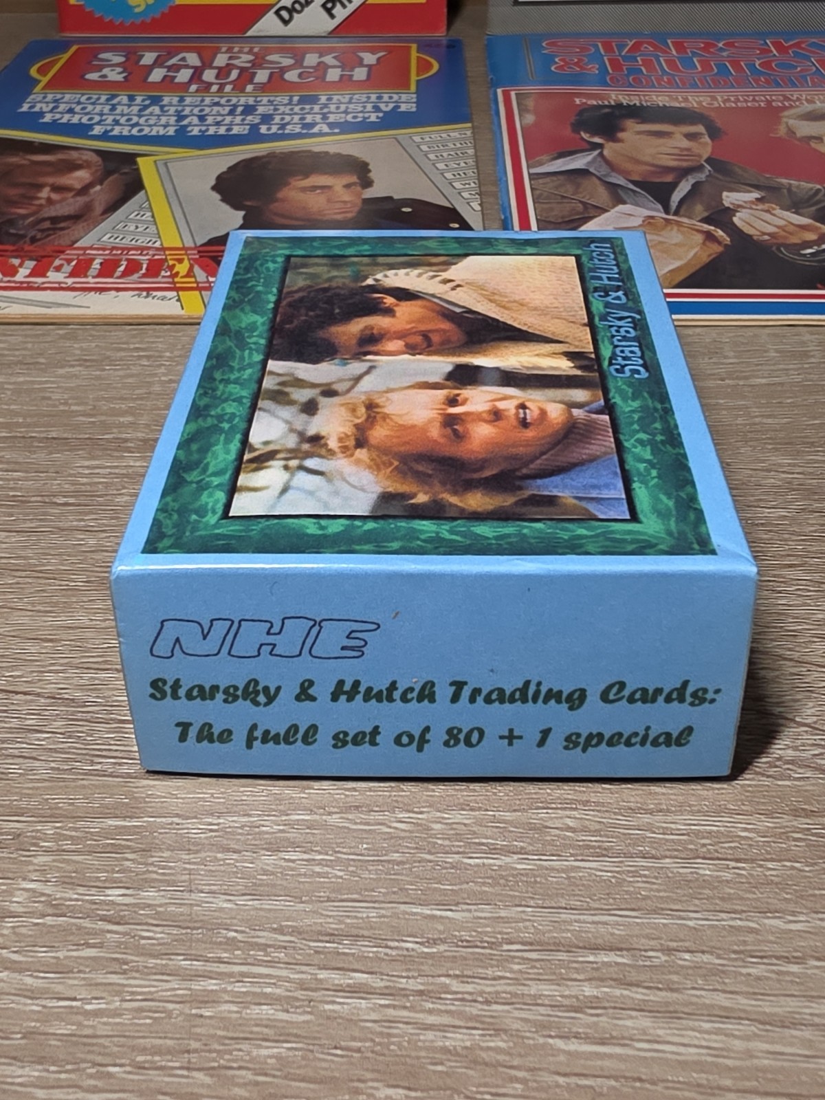 (4) STARSKY & HUTCH BOOKLETS. PAUL MICHAEL GLASER & DAVID SOUL + TRADING CARDS