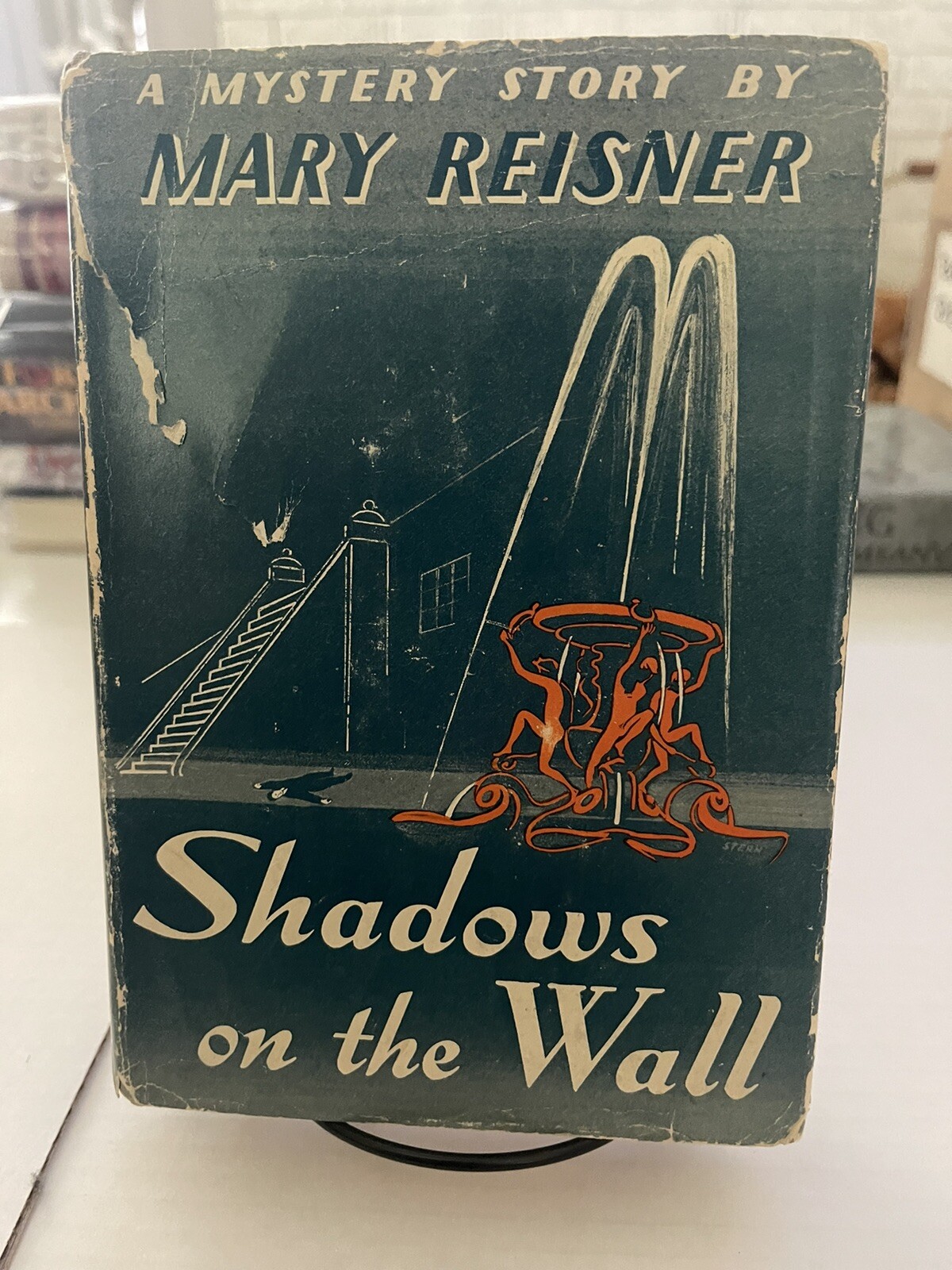Mary Reisner – Shadows on the Wall – 1st 1st – Red Badge Mystery – Scarce