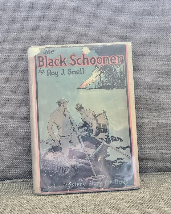 1923 – THE BLACK SCHOONER By Roy J. Snell , Collectors HC DJ Vintage 1st Ed.