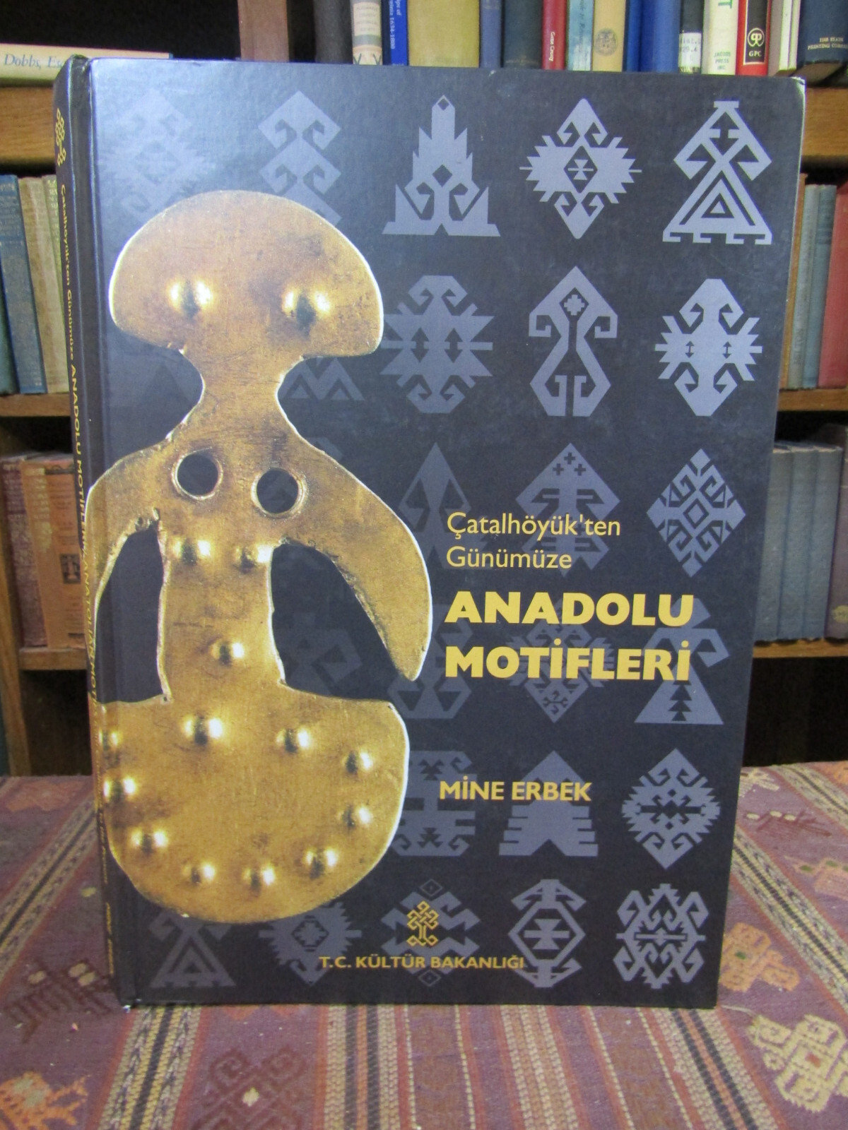 2002 Erbek FROM CATALHOYUK TO THE PRESENT: ANATOLIAN MOTIFS Turkish English HB