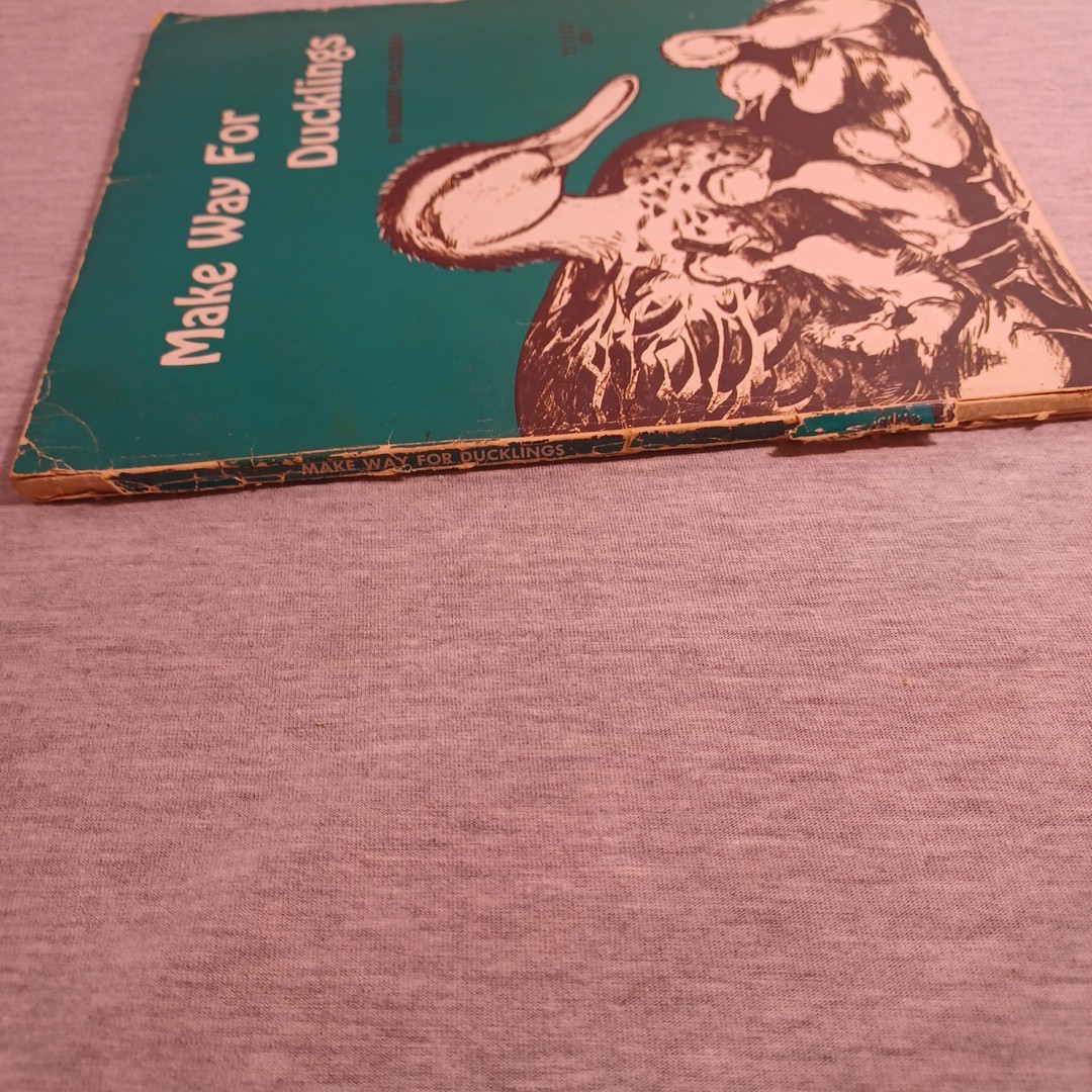 Make Way For Ducklings By Robert Mccloskey 1967 1st Printing TJ 1113 PB