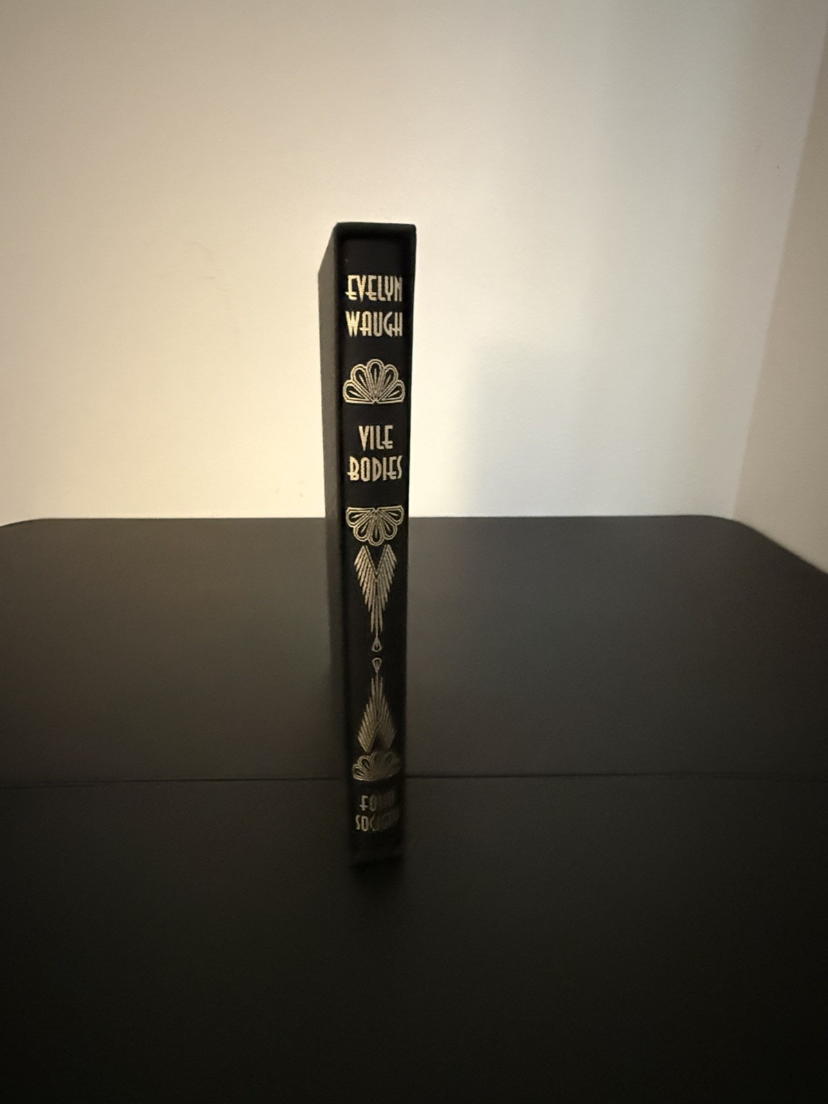 Folio Society. Vile Bodies by Evelyn Waugh. 2015 First Printing with Slip Case