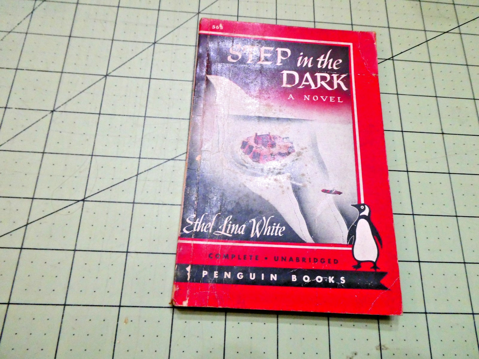 Ethel Lina White, Step Into the Dark, first Pengiun pb (1945) Mystery Classic
