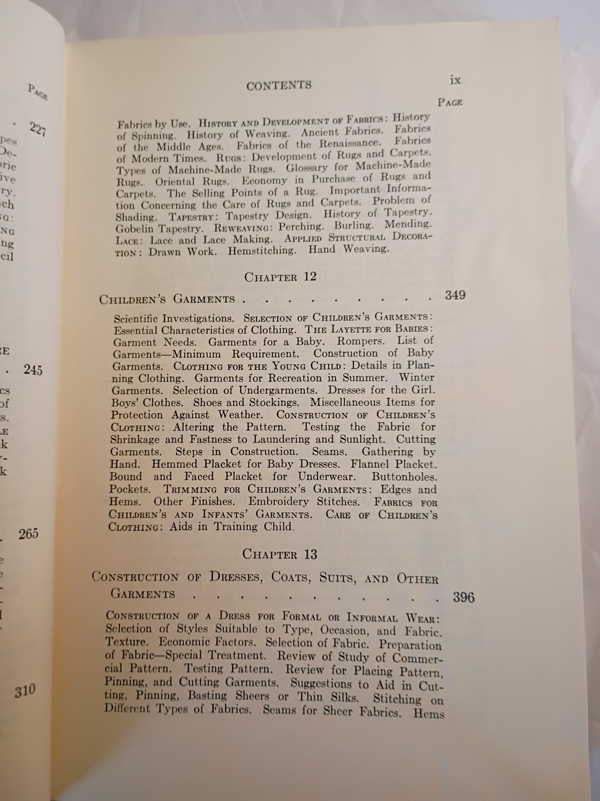 Distinctive Clothes How to Select and Make Them 1942 How To Hardcover (695)