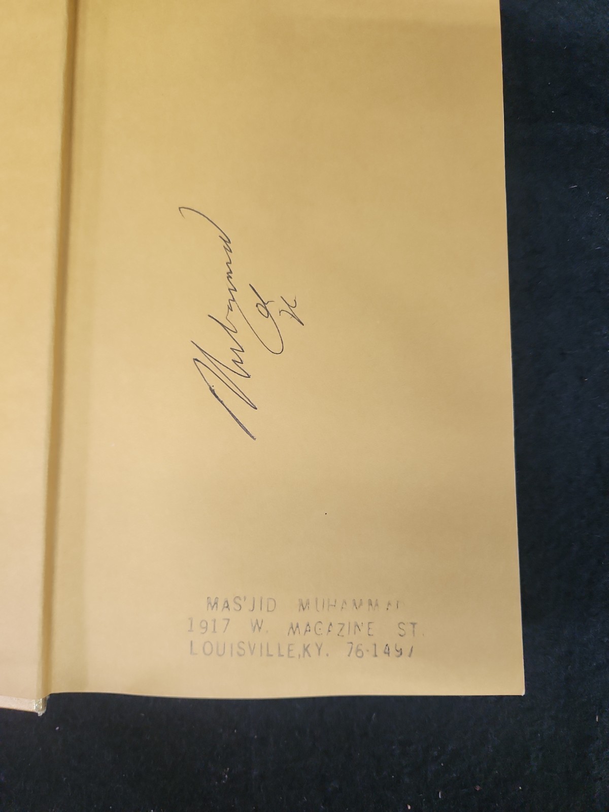 SIGNED BY MUHAMMAD ALI PRAYER AND AL ISLAM ISLAMIC PRAYER GUIDE 1982