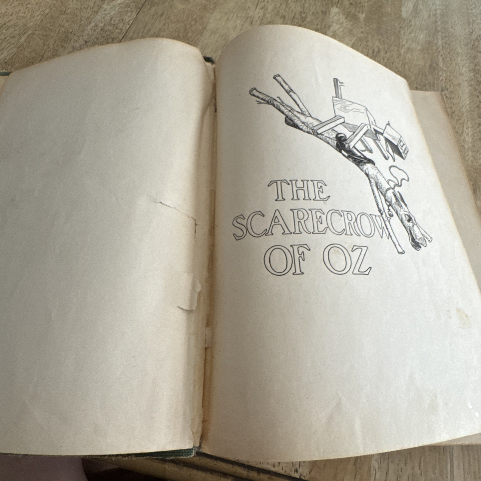 L. Frank Baum; John Neill [illus] Scarecrow of Oz Reilly & Lee 1915 12 Color