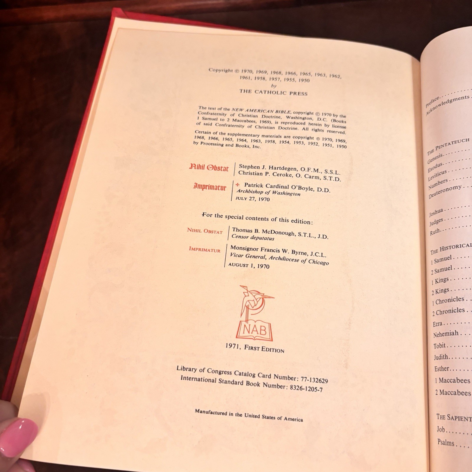 Vintage 1971 New American Bible Catholic Press Red Illustrated Large 10.5”x8.5”