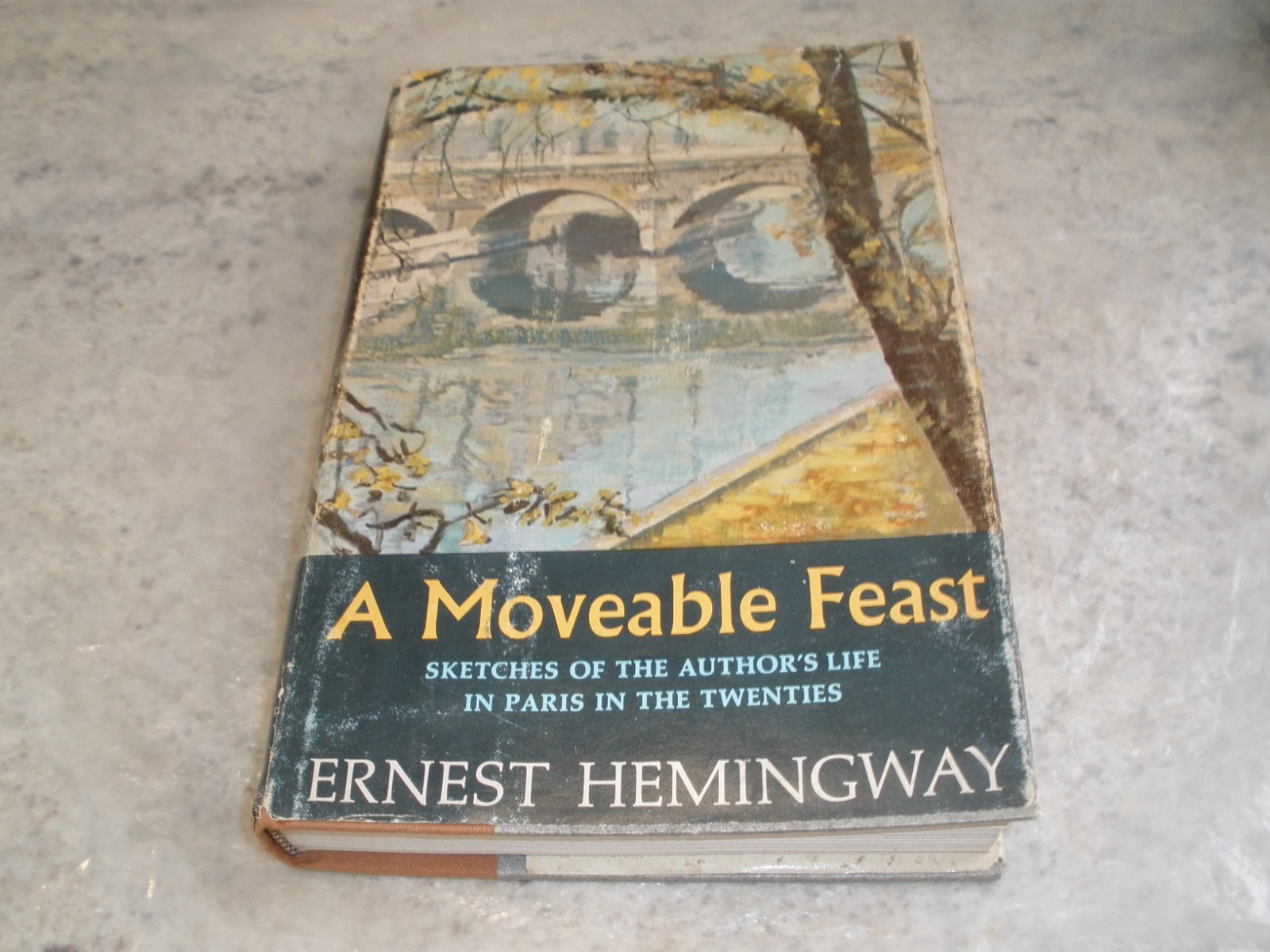 A MOVEABLE FEAST ERNEST HEMINGWAY HC DJ 1964 A-3.64[H] (B102)