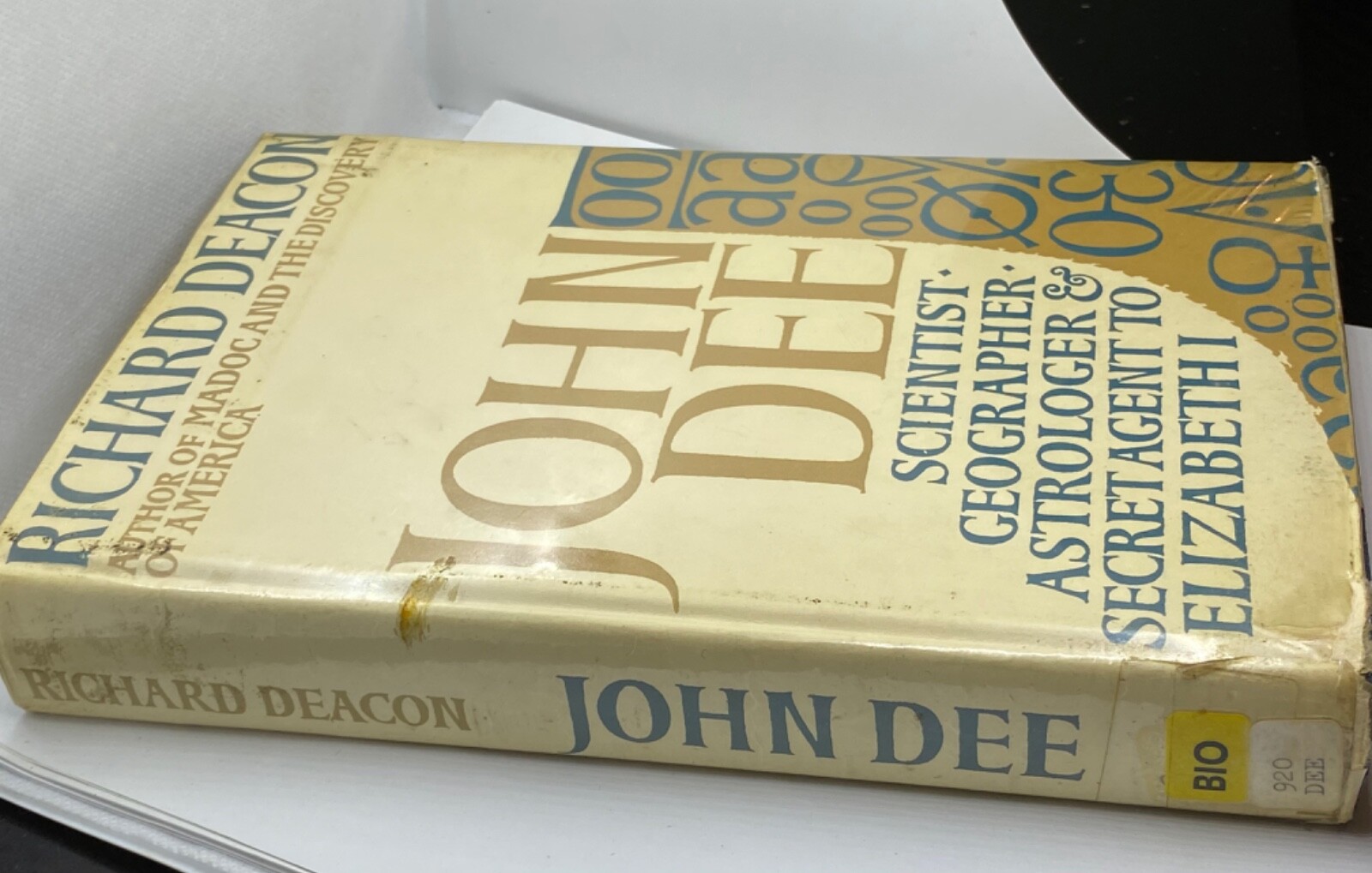 John Dee: Scientist, Geographer, Astrologer & Secret Agent – Deacon – 1968