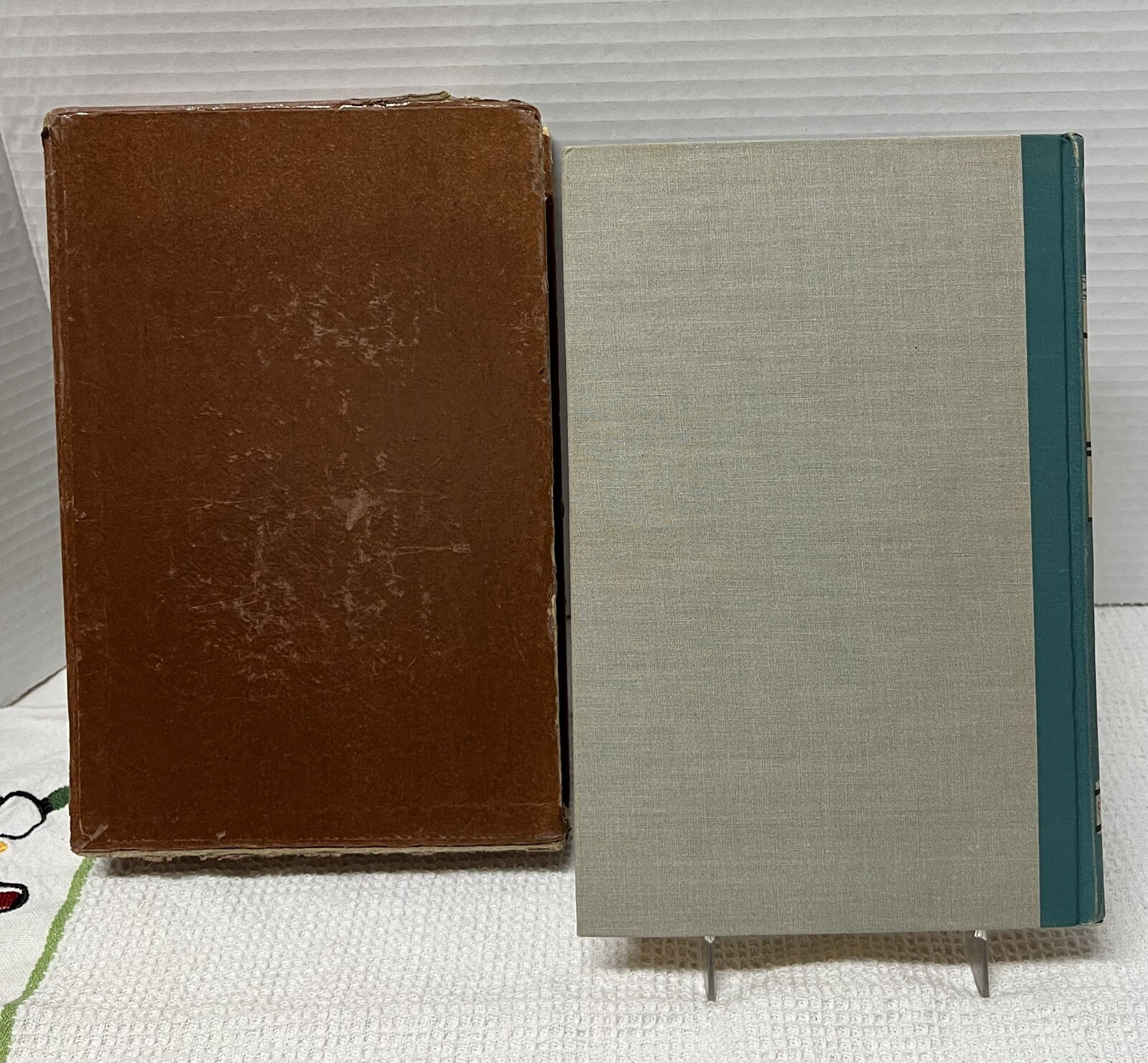 Robinson Crusoe (Illustrated Junior Library) – Hardcover – Box – Vintage 1946