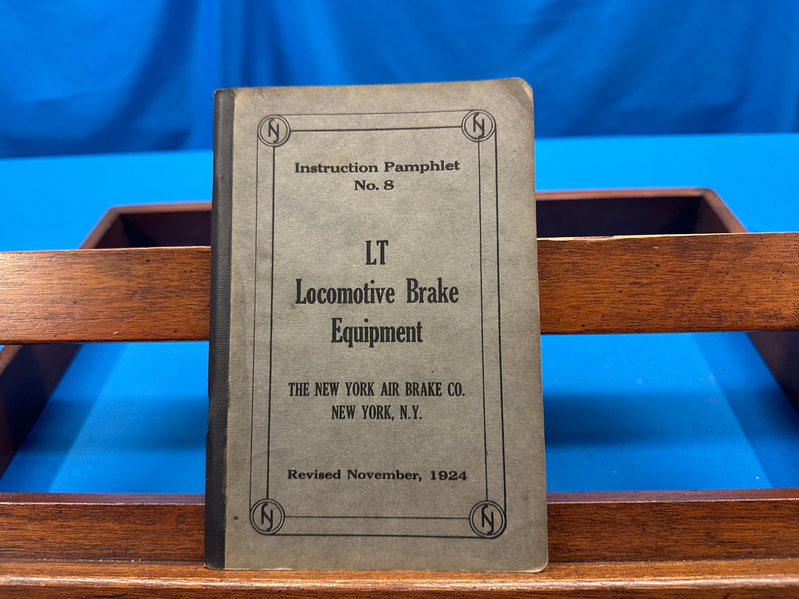 LT Locomotive Brake Equipment, November 1924, Instruction Pamphlet No. 8