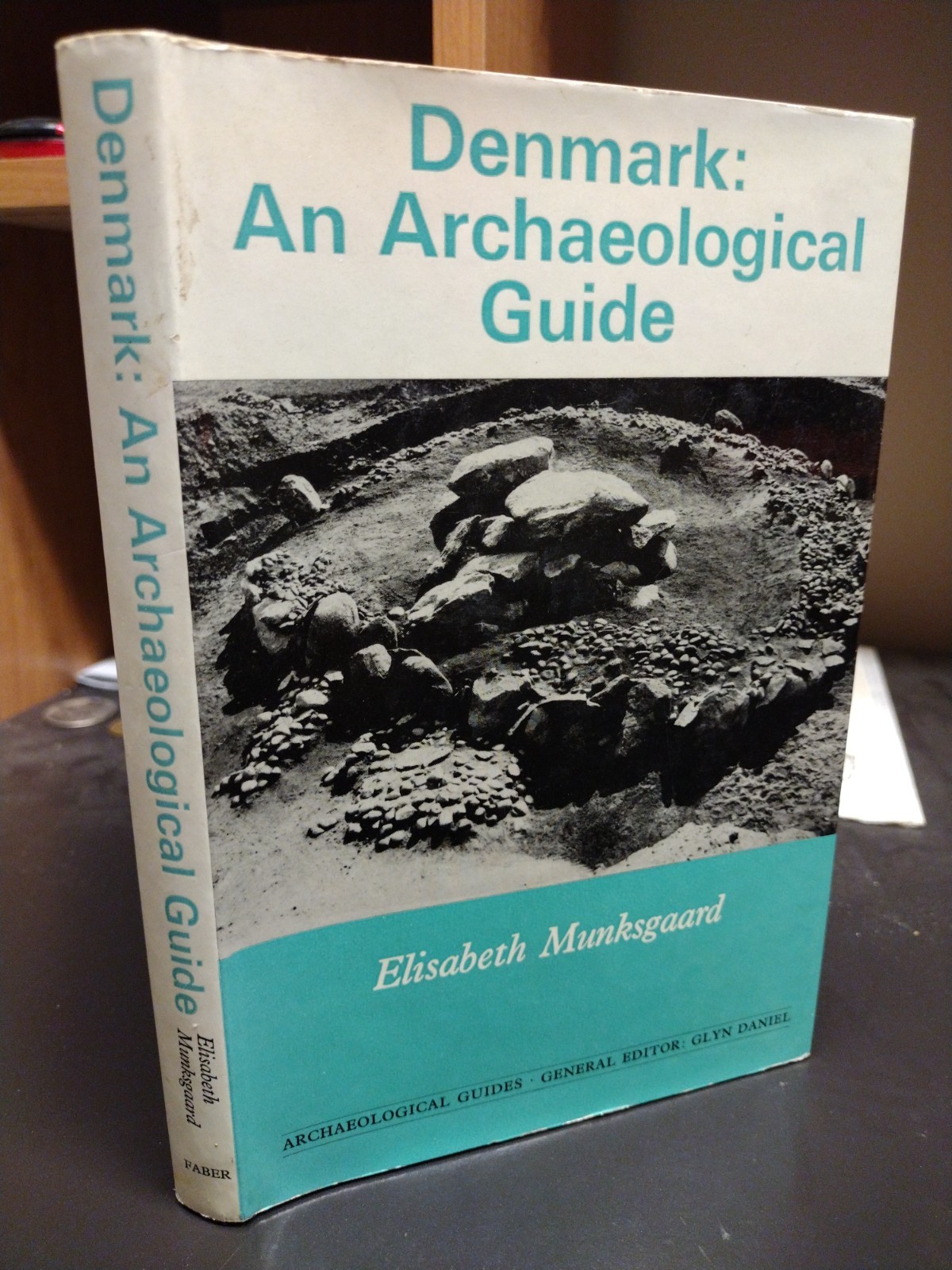 Denmark An Archaeological Guide Elisabeth Munksgaard 1970 Pub. Faber and Faber