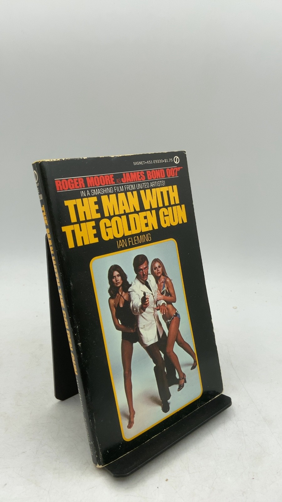 THE MAN With THE Golden GUN ian fleming Paperback First Signet Printing, July…