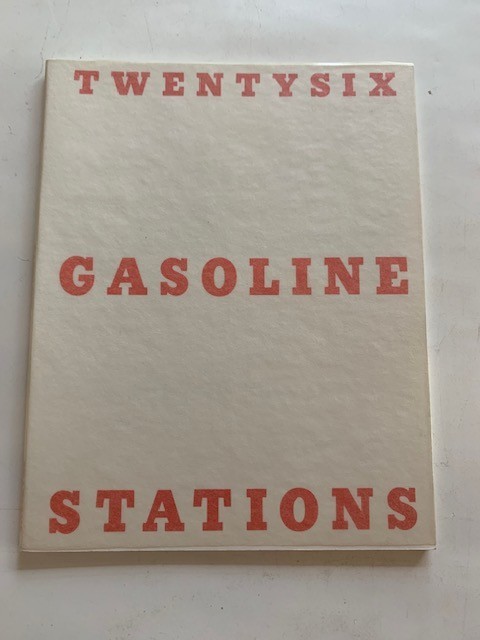 TWENTYSIX GASOLINE STATIONS – 3RD. PRINTING BY EDWARD RUSCHA – ‚AS‘ NEW COPY