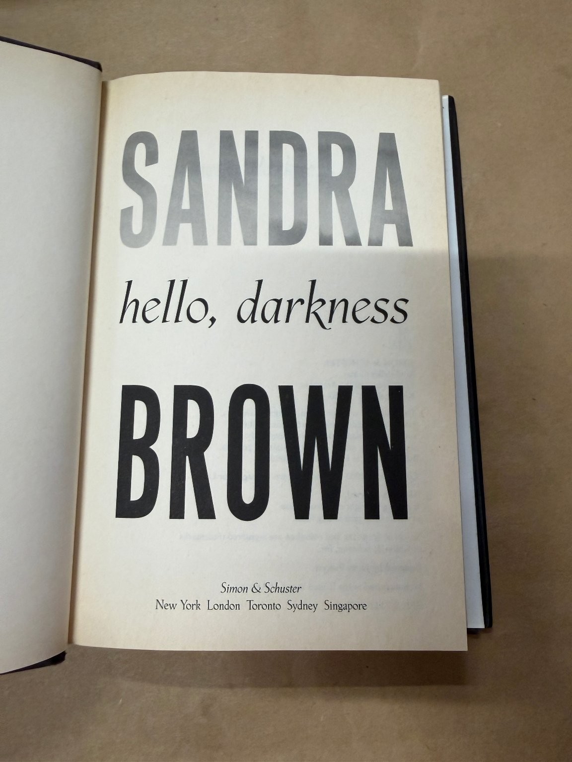 hello, darkness Sandra Brown 2003 Hardcover Dust Jacket Thriller