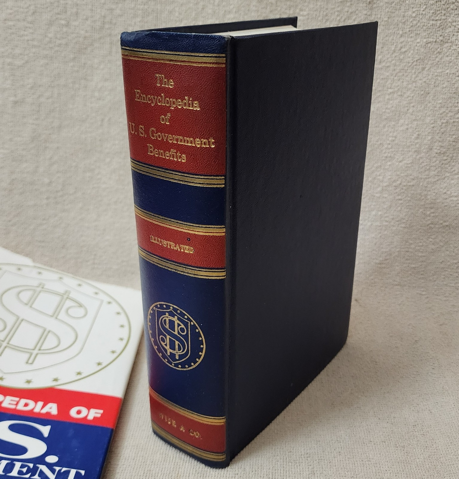 The Encyclopedia of US Government Benefits Book 1972 Hardcover HCDJ