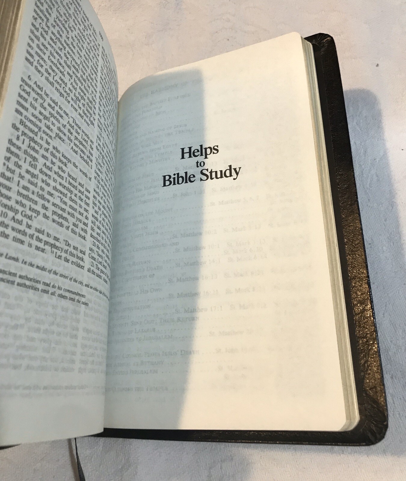 HOLY BIBLE REVISED STANDARD VERSION RSV Black Color Bonded Leather 1982 NEW