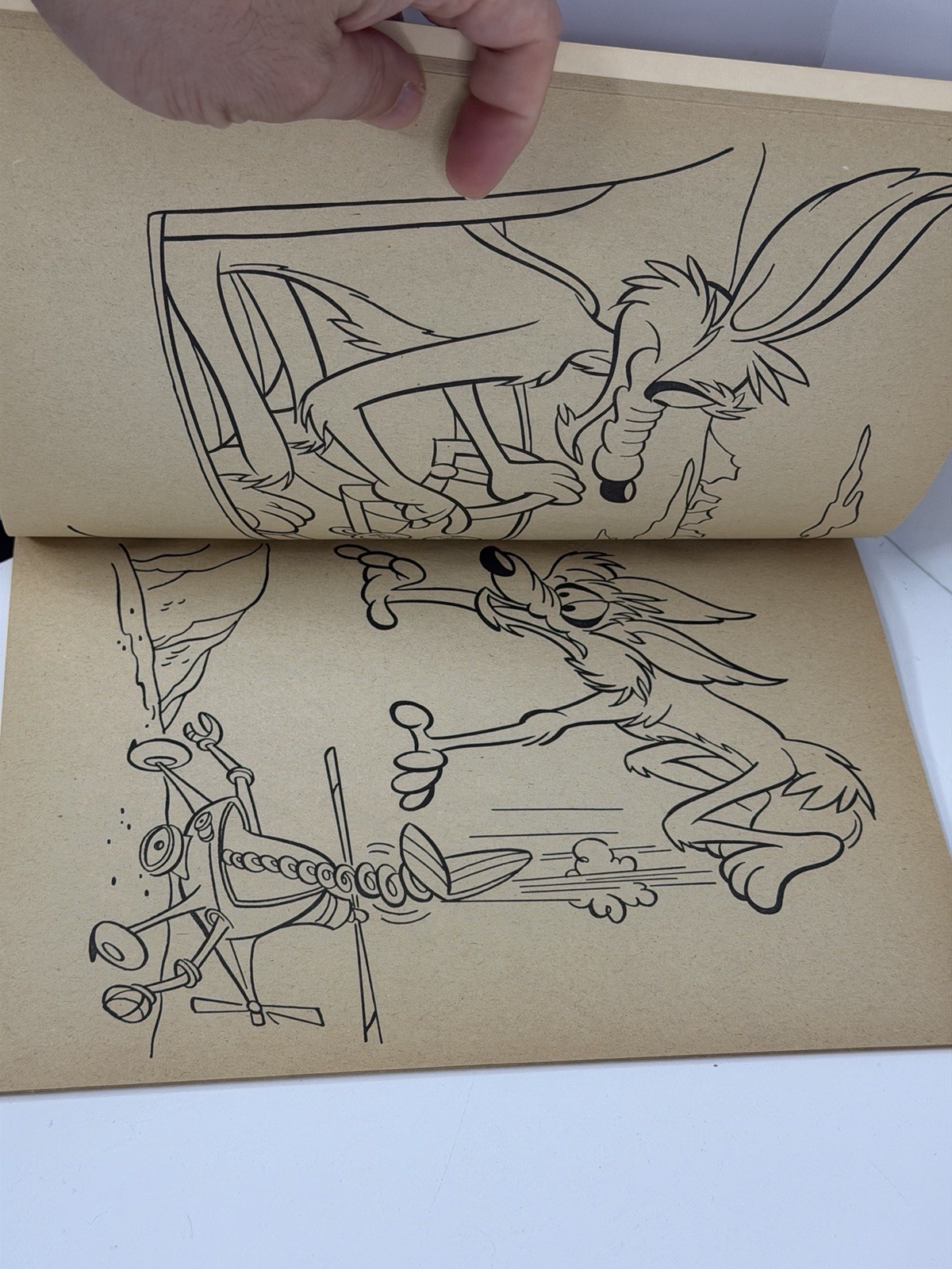 Road Runner The Spycopter Chase Wile E Coyote Whitman 1980 Coloring Book 1052-89