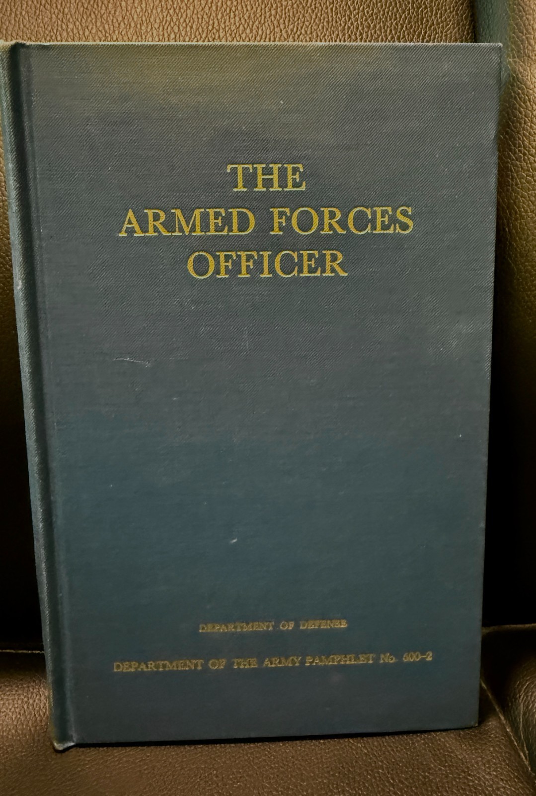 1950 edition of „The Armed Forces Officer,“ Department of Defense – near MINT